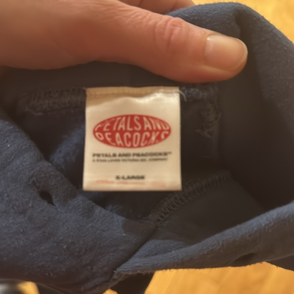 Petals and Peakcocks sweatshirt  x large - Picture 3 of 3